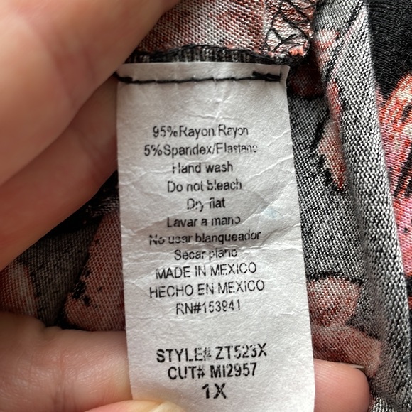 *Host Pick* Midis floral top - Picture 12 of 12